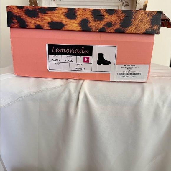 NWT Sleek Black Ankle Boots with Zipper Size 10 - Picture 9 of 9